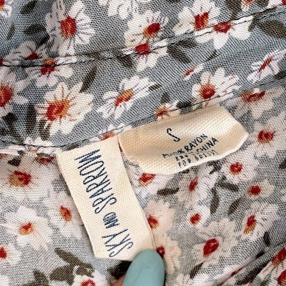 Sky and Sparrow Button Down Collared Blouse - Picture 6 of 6